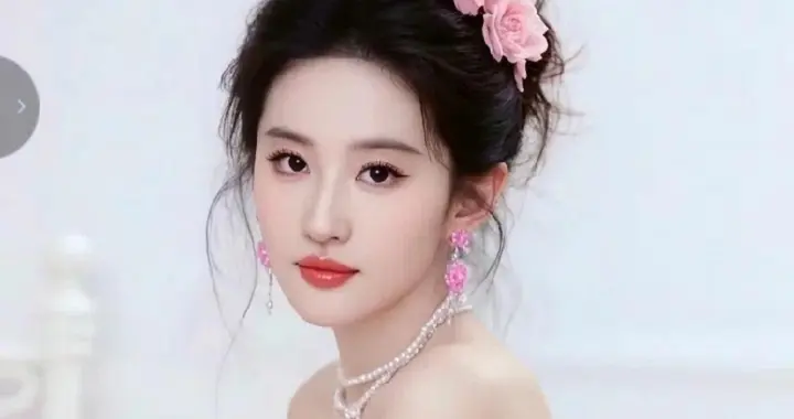 刘亦菲，仙女姐姐这身粉色花瓣裙也太美了吧！