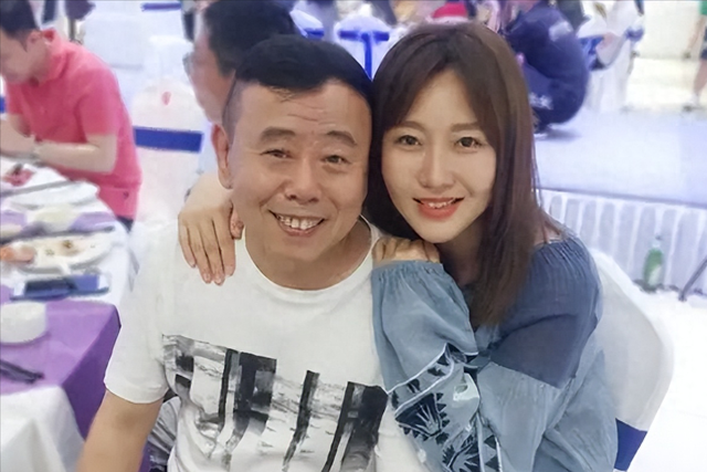 嫁10亿富豪的潘阳，婚后10年，为何带着儿子长住娘家？