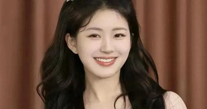 赵露思瑜伽裤炸屏！3.6亿追看的\肥美天花板\，这腰臀比科学吗