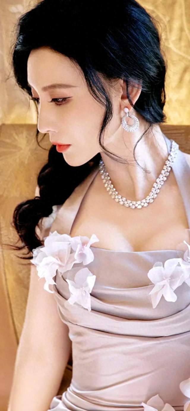 张萌，从演员到女星再到资本，一路生花！