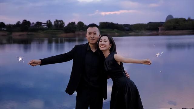 原来他俩是夫妻，因戏生情恩爱12年，演完《以法之名》，终于红了