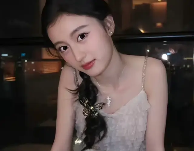 裴佳欣：童星之光，璀璨夺目