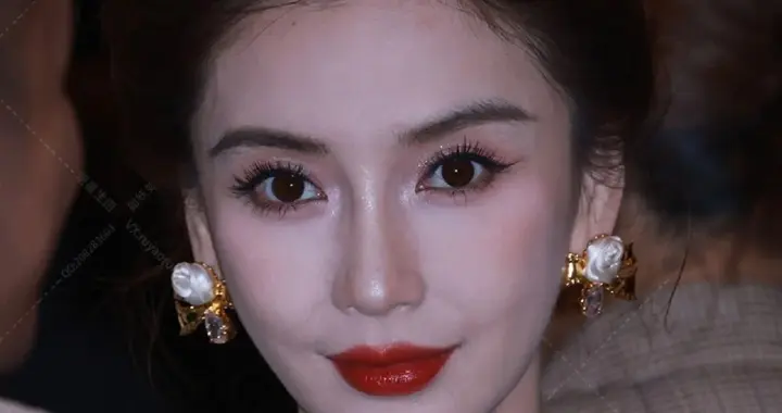 baby活动上戴钻石皇冠，88万玫瑰金手镯，看到怼脸镜头网友炸锅了