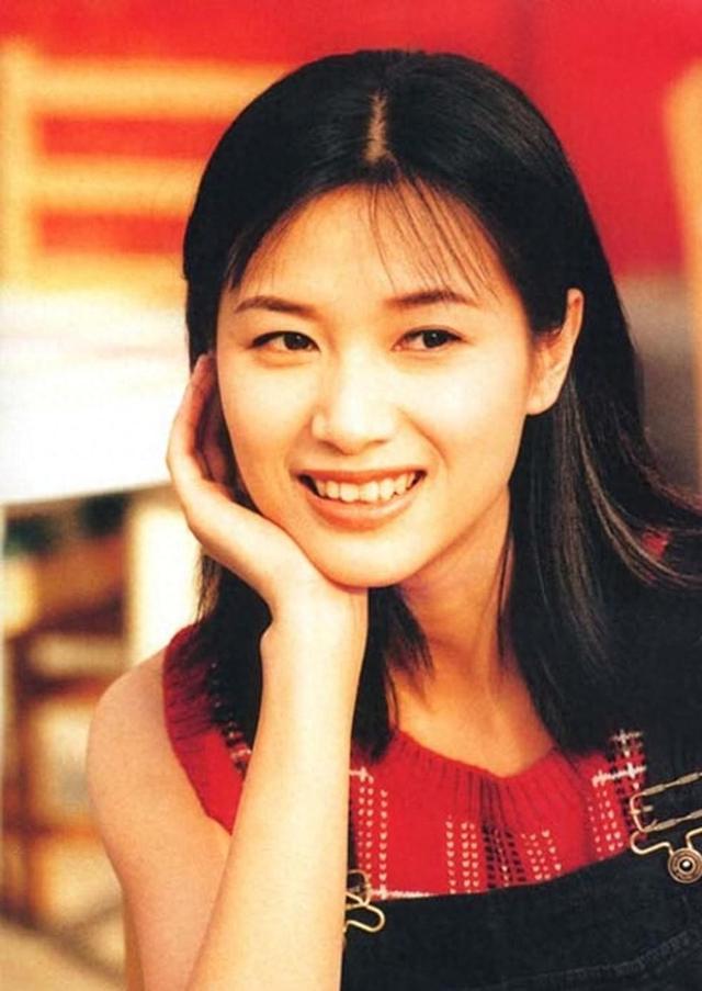 “风流才女”徐静蕾，住美国豪宅，身材发福，51岁不婚不育