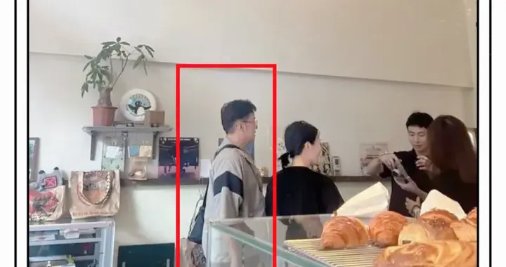 75岁谭咏麟广东买面包被偶遇，一身名牌，打扮时尚，状态超好！