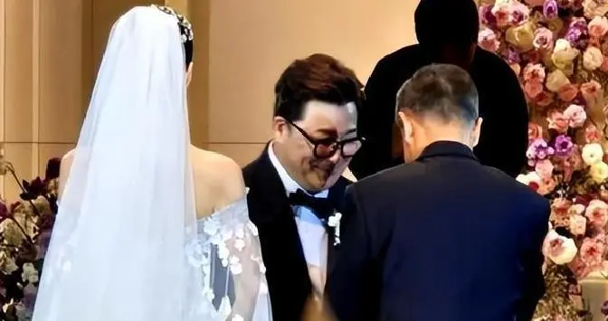 刘在石与姜虎东世纪同框！尹正秀婚礼意外成韩综名场面