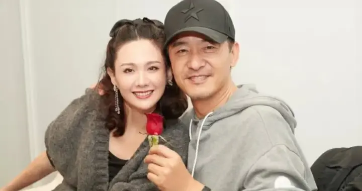 郭晓东郭晓峰是亲兄弟，但看到两人的妻子后，审美差别还是挺大的