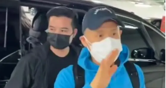 香港著名天王被指断崖式衰老，眉发皆花白，面容憔悴坚持开演唱会