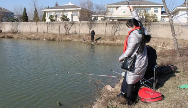 鲈鱼|野钓如何钓浮？分享三个钓浮技巧，助你成功