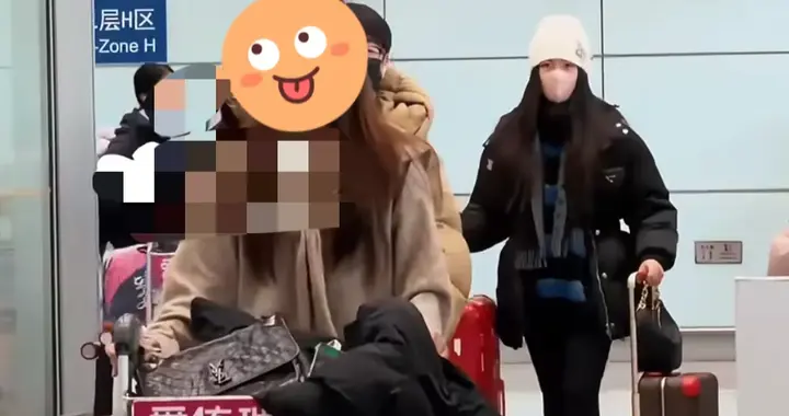 王诗龄假期回国，王岳伦又来接机，这一次的机场穿搭就很好看