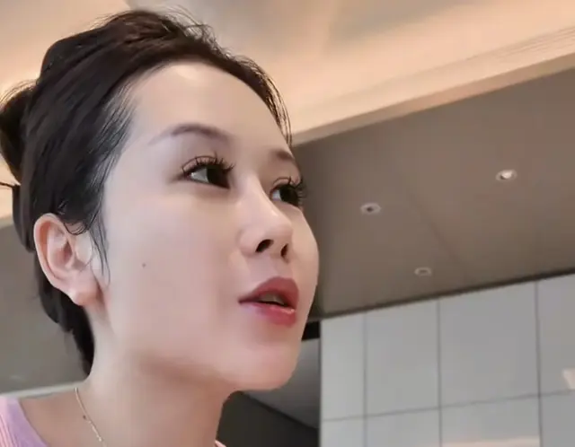 宋玉希整容完在家带娃，竟聘请了三个保姆，带货质量差欺骗粉丝？