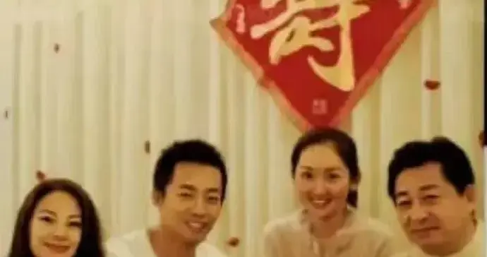 看汪小菲和张雨绮恋爱时的照片，不敢想象他俩要是结婚会是什么样