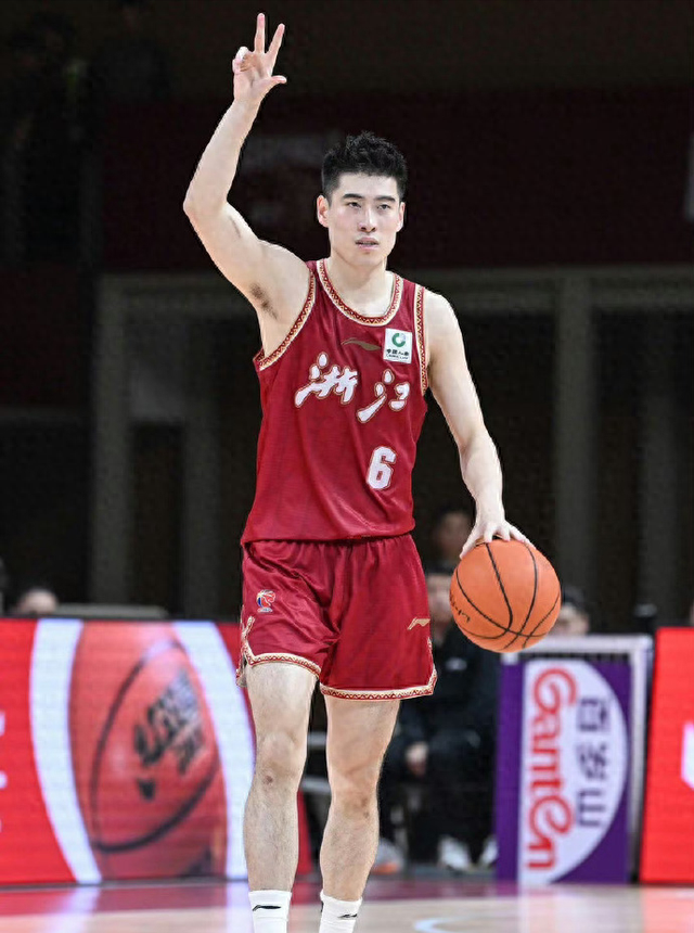 断崖式下滑！生死战仅得6分，夸张动作+赛后拒绝握手，球迷称演员