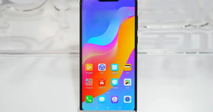 ??给长辈买手机？抛开性能谈需求，荣耀“低配”手机反而很称职