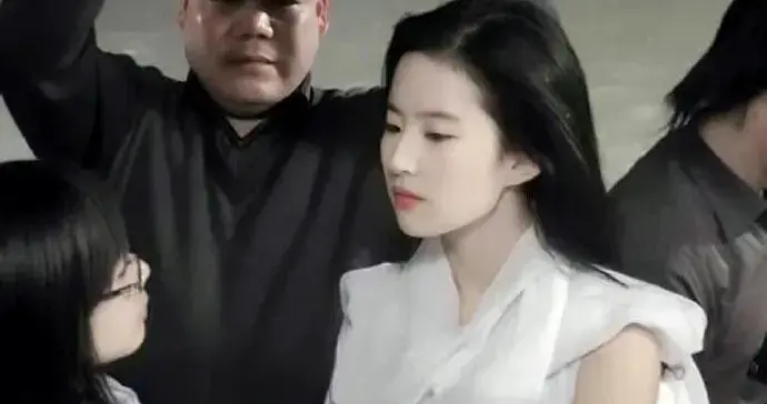 刘亦菲罕见旧照：你可能一张都没见过 ???