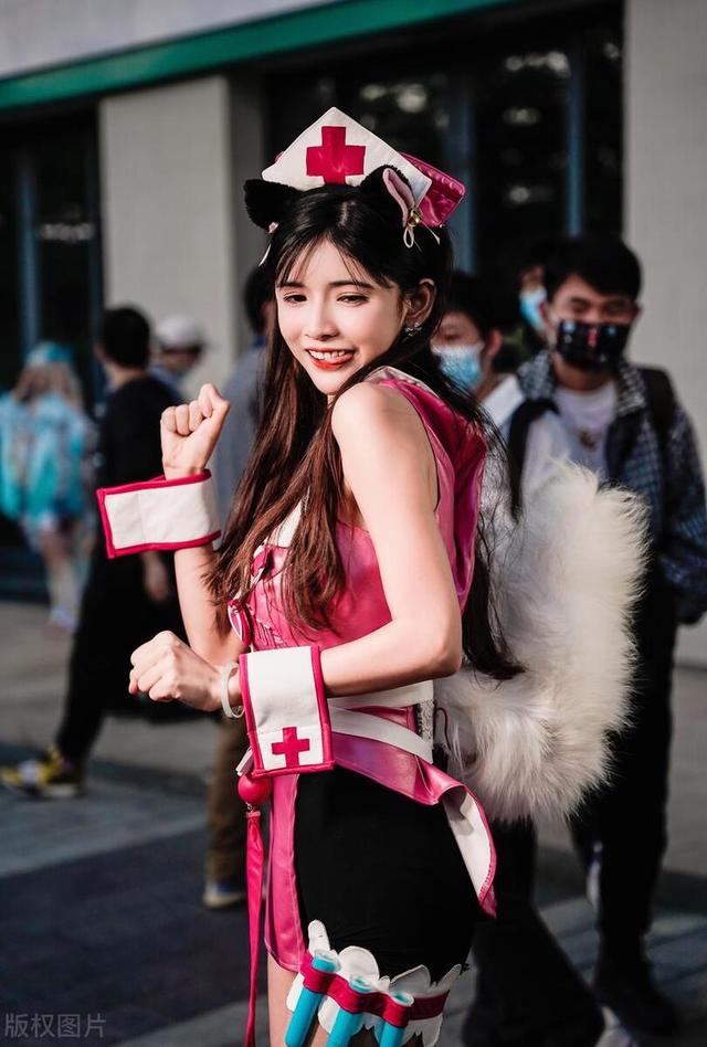 狗头萝莉进军演艺圈，开始拍摄短剧，网友：女神的剧一定支持！