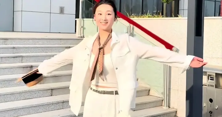 陈亚男对象紧急辟谣自身情况，并不是二婚，网友指其有起号迹象