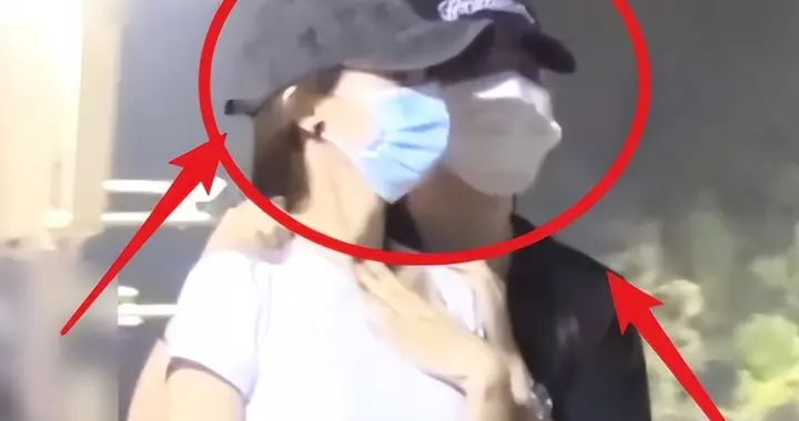 曝金晨李斯丹妮十指紧扣，探班同住，超多情侣款被扒，前任是胡夏