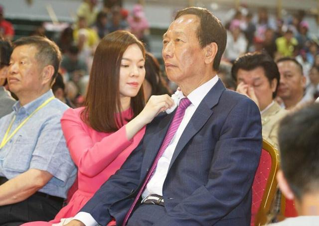 400亿豪门阔太，连生3胎还想为72岁郭台铭生第4胎，是林心如闺蜜