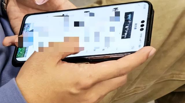 华为Mate70系列真机泄露：居中三挖孔屏+大电源键，节奏开始加快