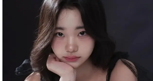 小S小女儿长大了，13岁Alice妆容精致，五官精致！