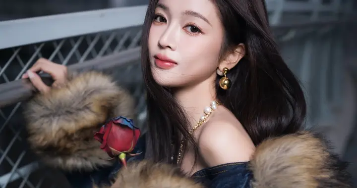 吴宣仪穿搭公式，很有态度的样子飒