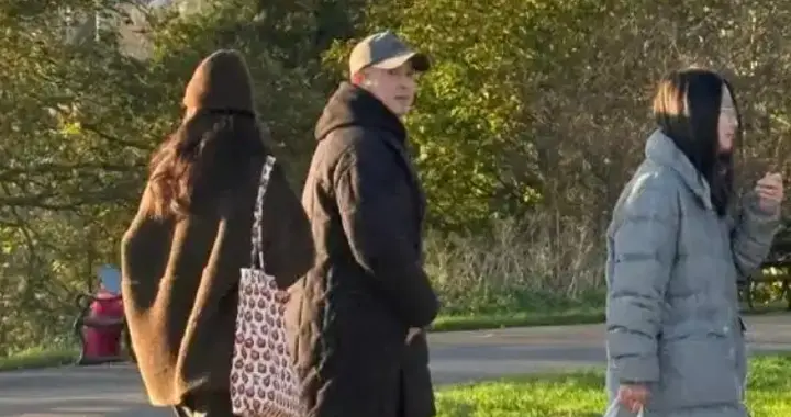 胡可送14岁安吉和11岁儿子去英国读书，沙溢没陪读，而公婆早退休