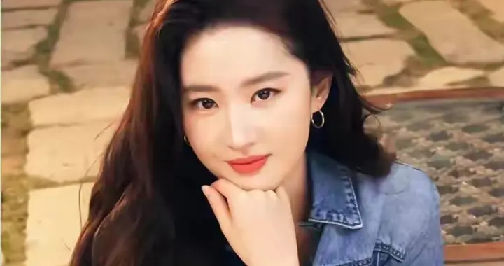 刘亦菲三里屯\降维打击\:她把\真实\活成了顶级奢侈品