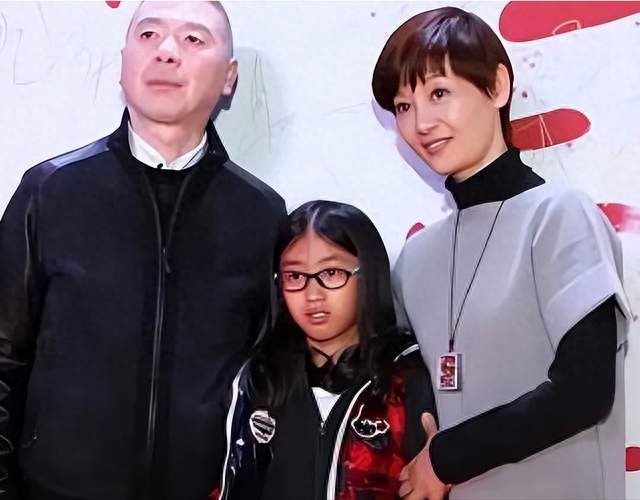 破防了？徐帆冯小刚再传婚变，养女的一句话，暴露出他们真实关系