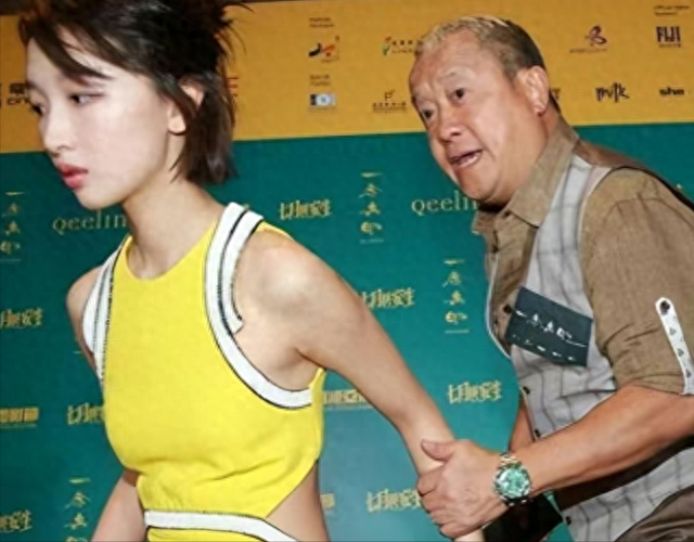 曾志伟拽的不是周冬雨的手，而是整个娱乐圈的丑陋，两人什么关系