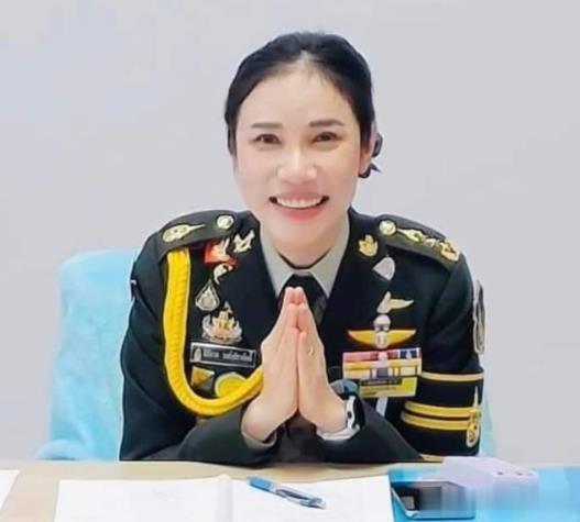 诗妮娜改名后续，苏提达思蕊梵出手了，阅兵仪式绝不让贵妃亮相