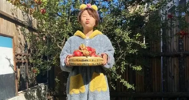 34岁过气“超女”现状曝光：没钱，租房种菜，活成娱乐圈李子柒