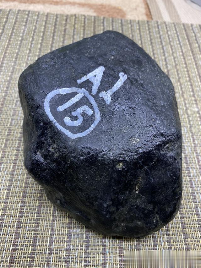 翡翠|抹上“油”之后的翡翠原石，是好还是坏？