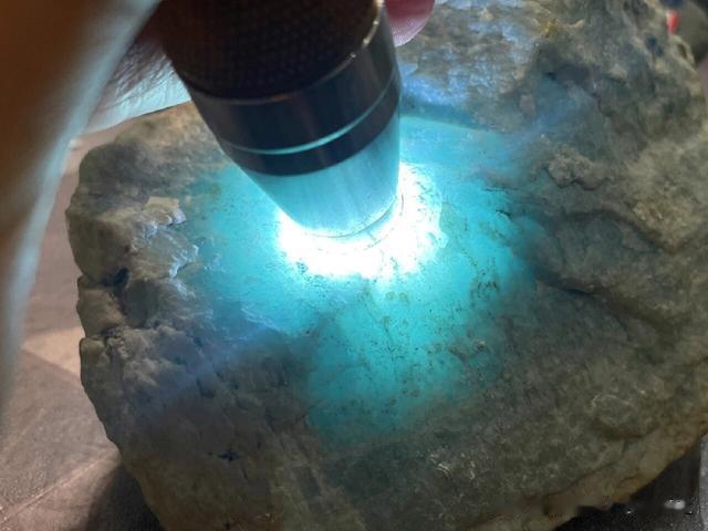 新断口和老断口的翡翠原石区别在哪里