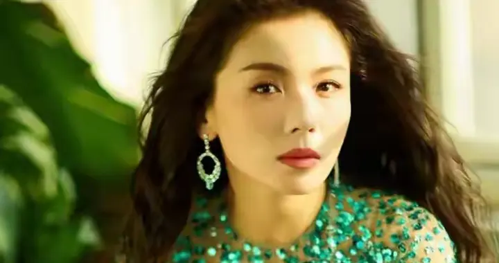 刘涛白嫩白皙脚丫子