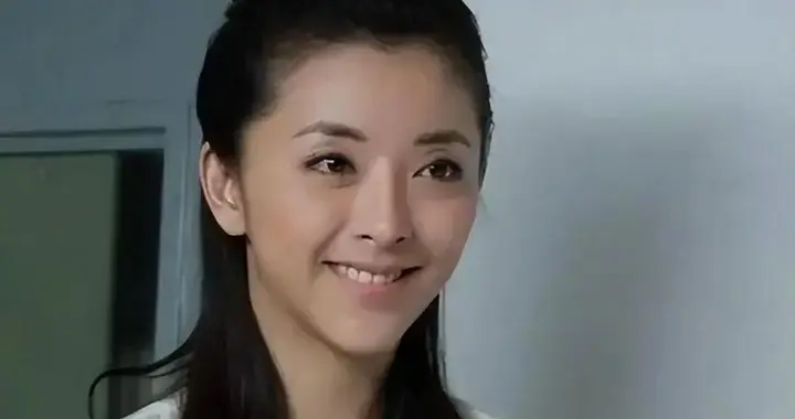 44岁黄小蕾近况曝光！闪婚认识38天老公，如今定居成都生活惬意