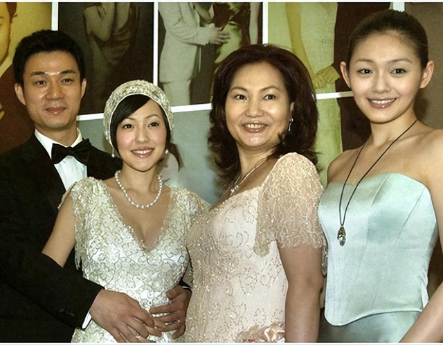 台湾墓园送大S千万墓地，具俊晔眼哭肿，许雅钧心疼他包揽了后事