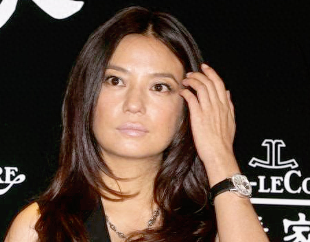 野心炸裂的赵薇消失两年后，再看她的处境，完全是自食恶果