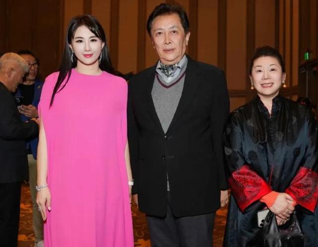 唐国强|唐国强在美国和女明星老戏骨一起过元宵，心情很不错