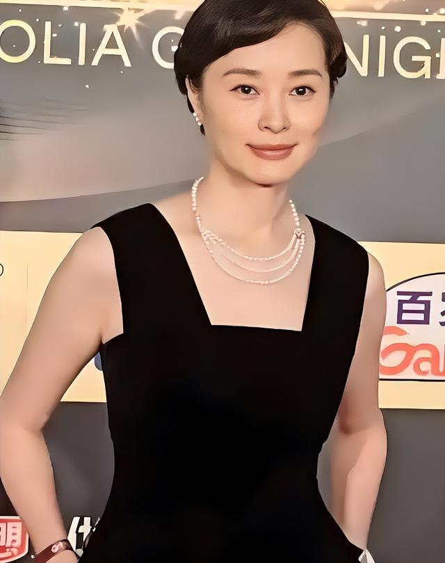 不婚不育、“逆龄”生长的吴越，如今活成了陈建斌高攀不起的样子