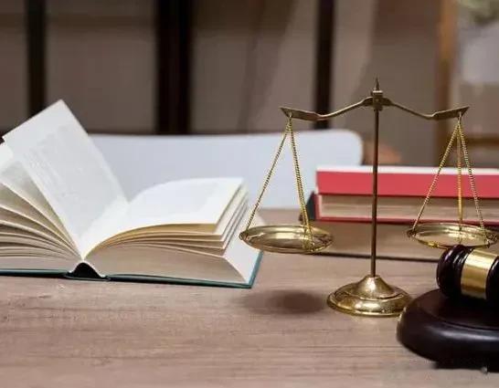 妻子谎称加班幽会，丈夫怒砸“情敌”豪车获刑，二审法院：改判