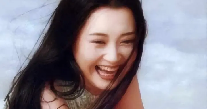 57岁许晴还在演话剧，舆论却总在翻她20年前的旧账