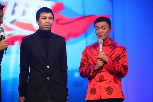 跟张译抢主演，给刘德华下跪，冯小刚直言：后悔捧红了他！