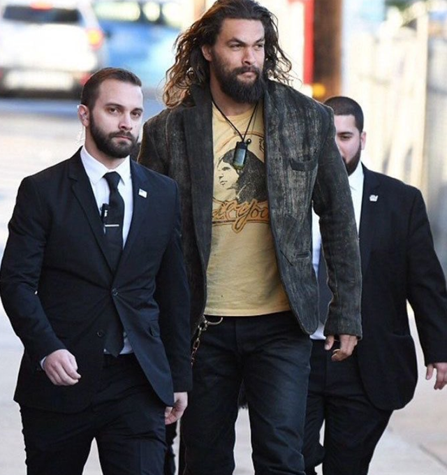 电影|谁能解释Jason Mamoa雇佣保镖的理由