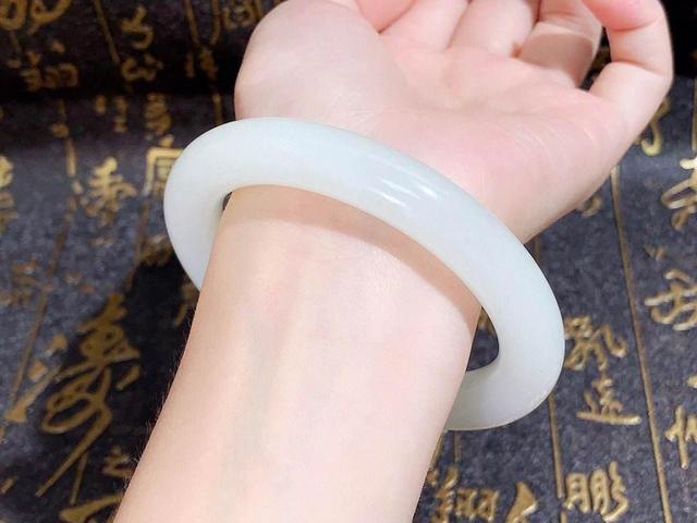 文玩|文玩界的“白月光”，这4种和田玉，越盘越漂亮！