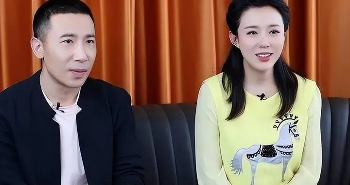 原来他俩是夫妻，丈夫是没名气演员，妻子家喻户晓，44岁才生娃