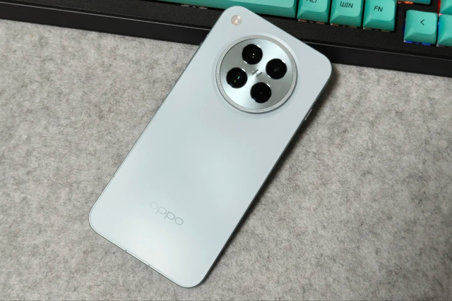 高性能+179克+6.32寸直屏，国补后仅3699元，堪称小屏“全能王”