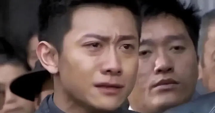 被“发腮”的张一山惊艳，33岁终于长开，网友：杨紫得避嫌了