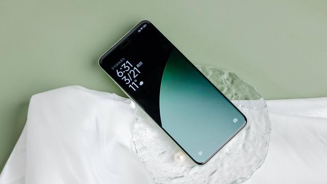 被低估的中端机，等深曲屏+徕卡影像+骁龙8sGen3，小米还是很厚道