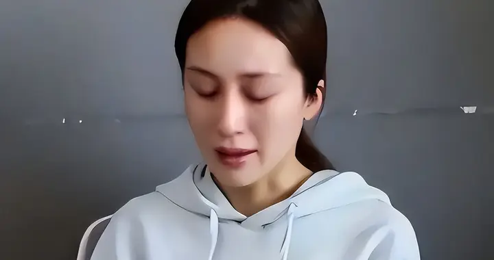 母亲葬礼上被富豪抛弃，儿子被夺走还惨遭暴打，如今39岁无人敢娶